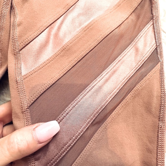 Alo yoga pants - Picture 2 of 2